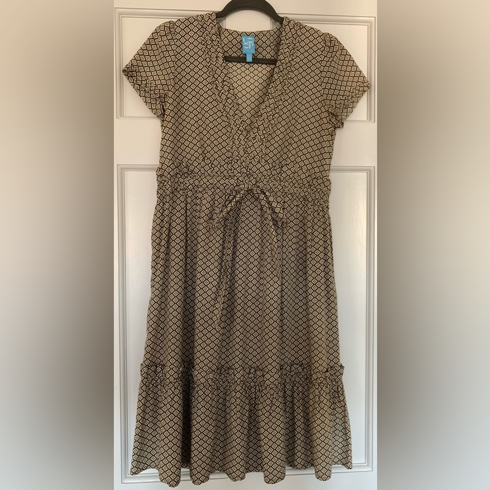 Short sleeve under knee length dress